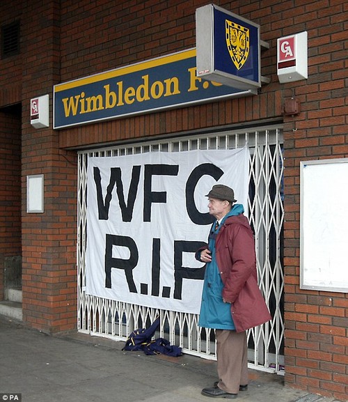 Dagarna efter beskedet om att Wimbledon FC skall flytta till Milton Keynes stängdes klubbshoppen på Selhurst Park.